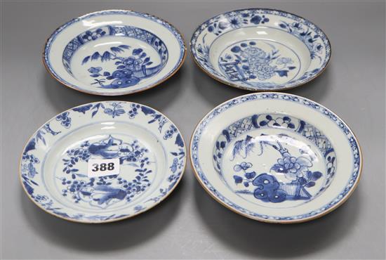 Four Chinese blue and white dishes, diameter 16cm